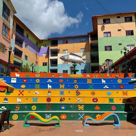 Apartamento Plazoleta De Colores Lägenhet Guatapé Exteriör bild
