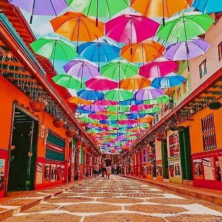Apartamento Plazoleta De Colores Lägenhet Guatapé Exteriör bild